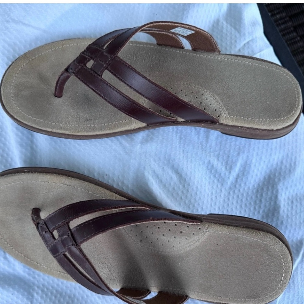Columbia sandals in EUC. Size 10